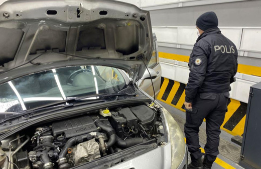 Otomobilini satmak için götürdüğü ekspertizde gerçeği öğrendi polisi aradı