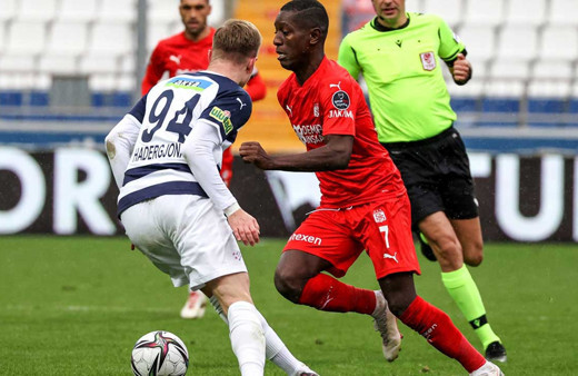 Sivasspor ikinci yarıda Kasımpaşa'ya sahayı dar etti