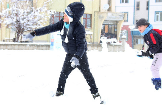 Kar yağdı ilk okul tatili haberi geldi! Konya'da okullar yarın tatil edildi! İşte tatil olan yerler