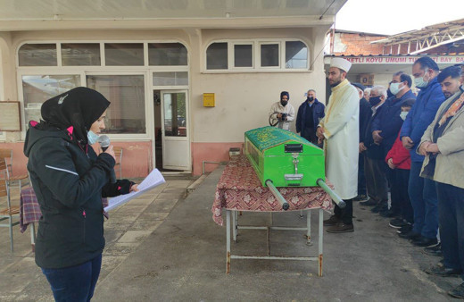 Babasını canlı canlı toprağa gömerek öldürdüler! Cenaze töreninde ölen kişinin mektubu okundu