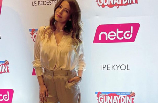 TRT1 Tozkoparan'ın Rüya'sı Sera Tokdemir korona oldu Günaydın'ın yeni yıl partisindeydi!