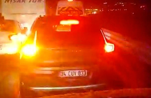 Pendik’te emniyet şeridini kullanan araçlar ambulansa geçit vermedi