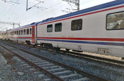 Ankara'da fotoğraf çekerken Doğu Ekspresi'nden düşen yolcu yaralandı