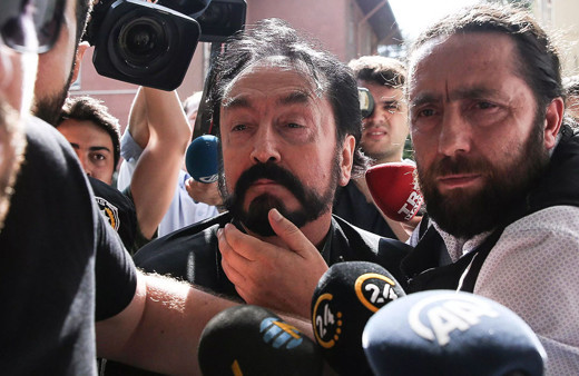 Adnan Oktar 13 yaşındaki çocuğa tecavüz etmiş! 'Annem beni süsleyip Adnan Oktar'a verdi'