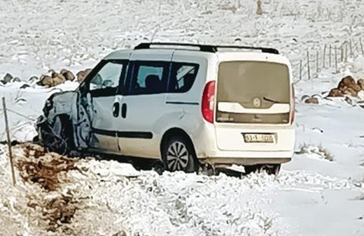 Diyarbakır'da hatalı sollama zincirleme kaza getirdi! 3 araç birbirine girdi