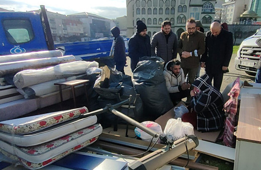 İstanbul'da iki eşli adam küs olduğu eşiyle tekrar barışınca sevgilisini sokağa attı!