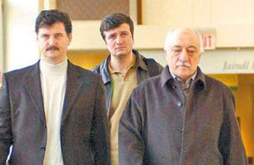 Fettullah Gülen Cevdet Türkyolu'nu tekme tokat dövdü! Hüseyin Gülerce görmüş