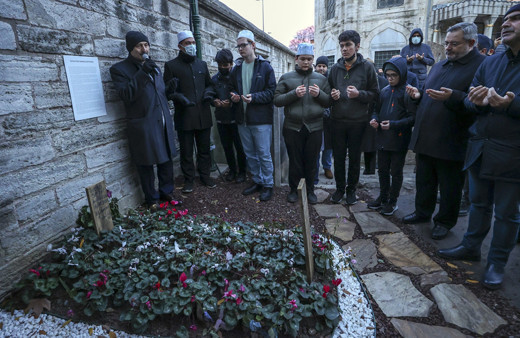 Sezai Karakoç vefatının 40. gününde kabri başında yad edildi