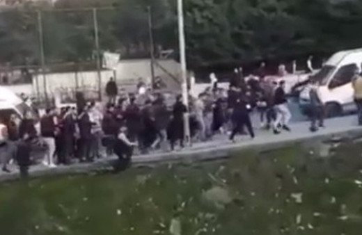 İstanbul'da onlarca kişi birbirine saldırdı! Kavga meydan savaşını aratmadı