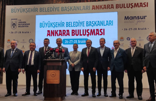 İBB'ye yönelik iddialar sonrası 11 CHP'li Başkan'dan ortak açıklama: Reddediyoruz tek yüreğiz