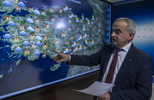 Meteorolojinin kırmızı kodla aşırı yağış uyarısı yaptığı Antalya'nın üç ilçesinde eğitime 1 gün ara verildi