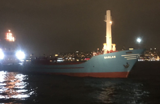 İstanbul Boğazı trafiği Kız Kulesi açıklarında arızalanan gemi nedeniyle askıya alındı