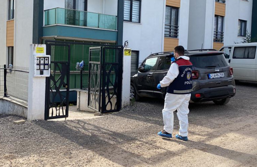 Kocaeli'de eşyalarını almak için eve gelen eşini öldürüp intihar etti! Meğer komşusu...