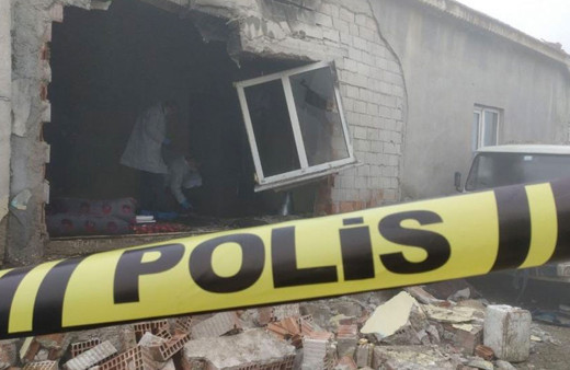 Konya Karatay'da bir evde patlama oldu