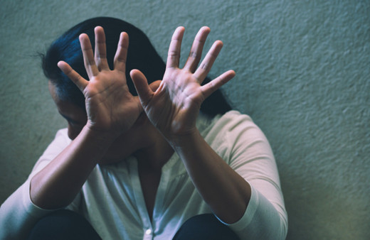 Trabzon'da iş dönüşü genç kız kabusu yaşadı! Karanlık alanda kıza sarılarak…