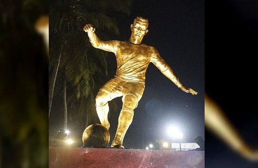 Hindistan’da heykelinin dikilmesi ülkeyi ikiye böldü