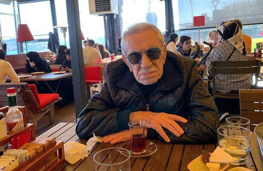 Aydemir Akbaş doğum gününde ağladı: 95'i görmeden ölmem! Ünlü oyuncu kaç yaşında?