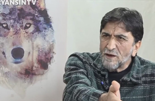 Nihat Genç etek giyen Bartu Küçükçağlayan'ı eleştirdi, Twitter'da tepki verenleri bombaladı