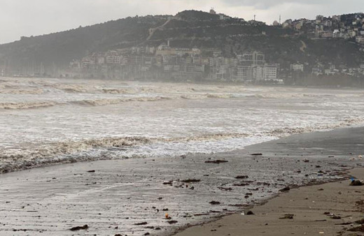 'Kırmızı kod’lu Finike’de denize bakın! Ne hale geldi