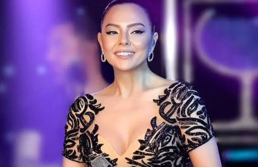 Ebru Gündeş'ten Reza Zarrab'a sahneden olay gönderme: Affetmem, Allah affetsin!