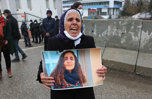 Gülistan Doku'nun ailesi Tunceli Adliyesi önünde oturma eylemi başlattı