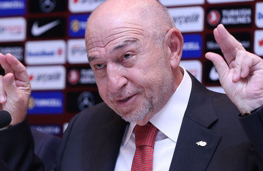 TFF Başkanı Nihat Özdemir'den Fenerbahçe ve Beşiktaş'ın 2011 Süper Kupa talebine yanıt: Sıcak bakıyoruz