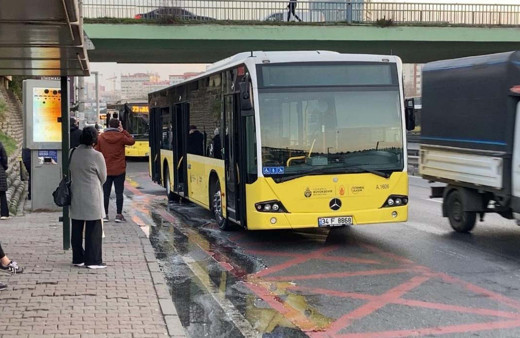 Merter'de İETT otobüsünde yangın paniği! Bir anda tutuştu