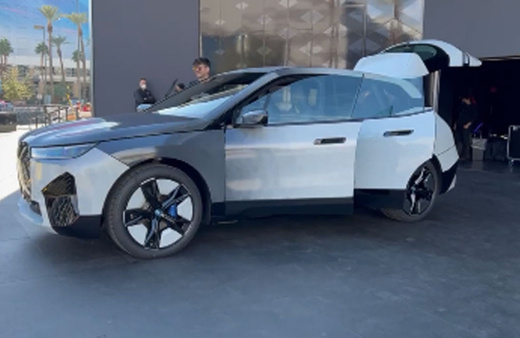 BMW renk değiştiren modelini tanıttı görüntüler büyük ilgi çekti