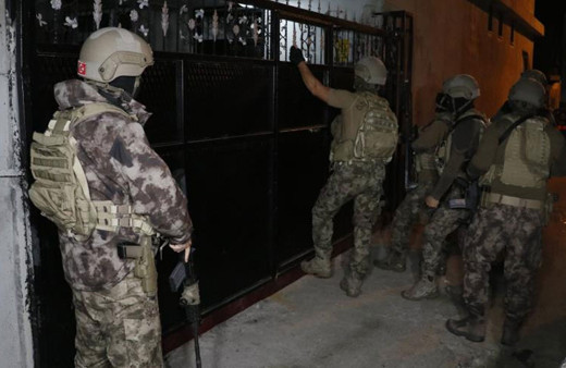 Adana’da terör örgütü DEAŞ’a yönelik operasyon! 7 şüpheli hakkında gözaltı kararı verildi
