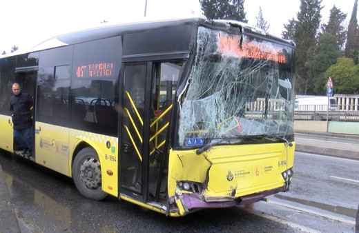 Fatih'te aynı gün ikinci İETT kazası! Son günlerde çok yaşanıyor dikkatler çevrildi