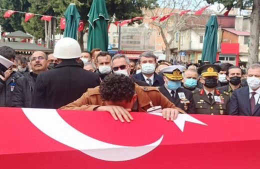 Şehit Sözleşmeli Er Ertuğrul Ulupınar son yolculuğuna uğurlandı! Törende gözyaşları sel oldu