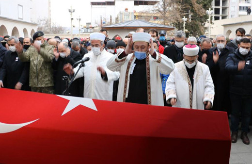 Şehit Piyade Teğmen Murat Alyakut'un cenaze namazını imam ağabeyi kıldırdı