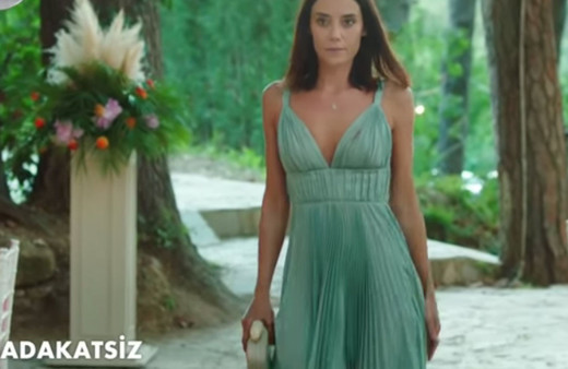 Sadakatsiz'in Asya'sı Cansu Dere için bomba iddia: Rihanna'nın eski sevgilisiyle aşk yaşıyor!