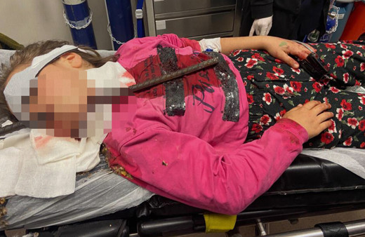 Adana'da inşaatta düşen küçük kızın boğazına demir çubuk saplandı