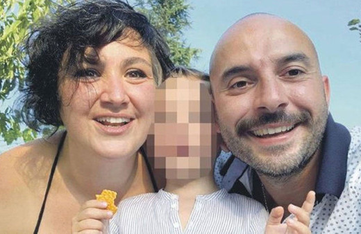 4 yaşındaki oğluna alkol içirip kenevir koklattı! Emlak kralının kızı bağımlı çıktı tedavi görecek