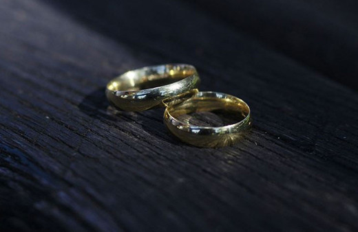 Boşanma davasında daha kusurlu bulunan eşe nafaka verilmesi kanuna aykırı bulundu