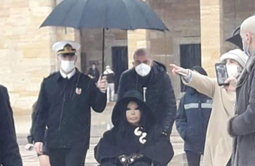 Bülent Ersoy'un Anıtkabir ziyaretinde skandalın ardından Anıtkabir Komutanı görevden alındı