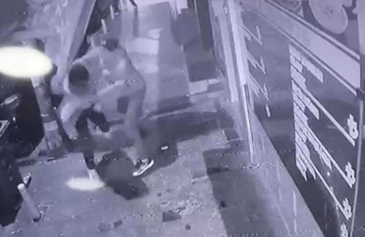 Kağıthane'de dehşet anları kamerada! Döve döve metrelerce sürükleyip tabancayla vurdular