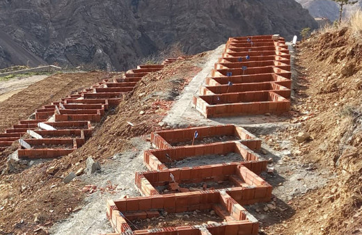 Artvin Yusufeli'de belediye hoparlörlerinden 'mezarlarınızı taşıyın' anonsu