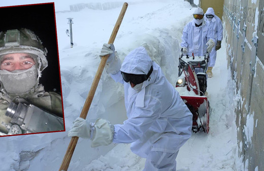 Mehmetçik'ten vatan nöbeti! Bayrak donduran soğukta kirpikleri buz tuttu