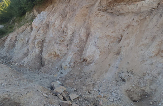 Manisa'da toprak kayması Roma dönemi mezarını ortaya çıkardı