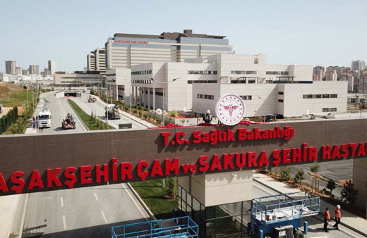 Başakşehir'de hamile hemşireye uçan tekme! Başörtüsünden tutup savurdu