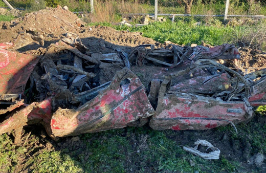 Aydın Kuşadası'nda toprağa gömülü bulunan otomobilin sırrı inceleme sonrası ortaya çıkacak