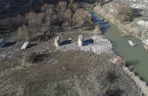 Ankara Beypazarı'nda bir hurdacı Gömleksiz Köprüsü'nü çaldı