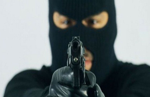 Beylikdüzü’nde bankaya 100 bin dolar para yatırmak isteyen adam güpegündüz soyuldu