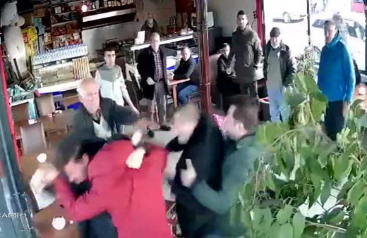 Sancaktepe’de direksiyon sınavından geçemeyen kadının ailesi öğretmene saldırdı