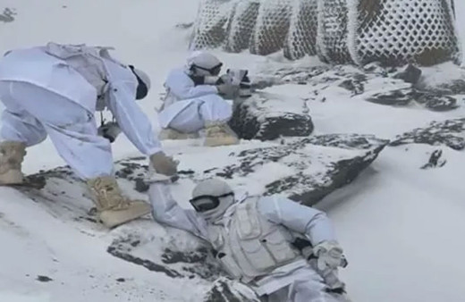 Mehmetçik 3 bin 450 rakımlı üs bölgesinde görevinin başında