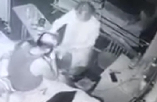 Gürcistan'da covid-19 hastası hemşireye bıçakla saldırdı! Görüntüler ortaya çıktı