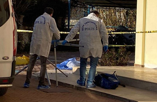 Antalya'da öğrencilerine karne vermeye hazırlanan öğretmen feci şekilde can verdi