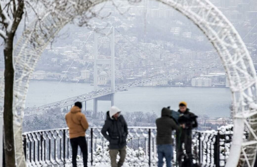 İstanbul'a fena geliyor her semte bu akşam kar yağacak! Uçuşlar yüzde 15 azaltıldı! Meteoroloji ve Orhan Şen saat verdi